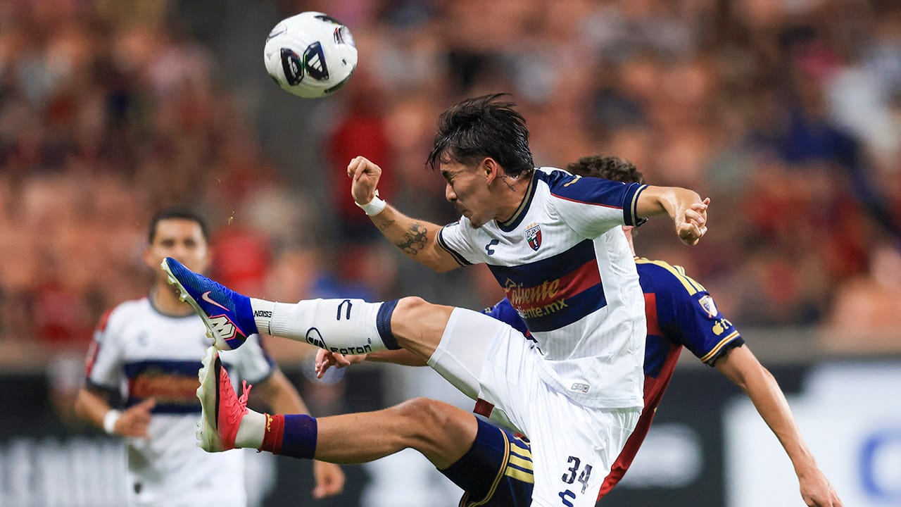 Primera expulsión y goleada contra Miguel Herrera en el Atlante
