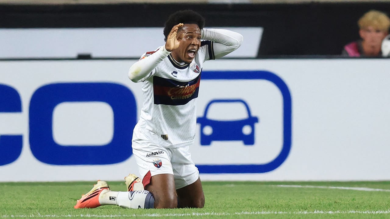 Primera expulsión y goleada contra Miguel Herrera en el Atlante