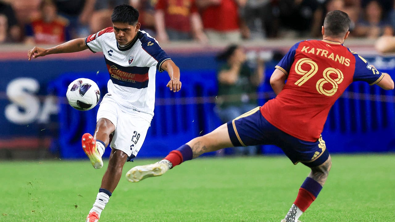 Primera expulsión y goleada contra Miguel Herrera en el Atlante