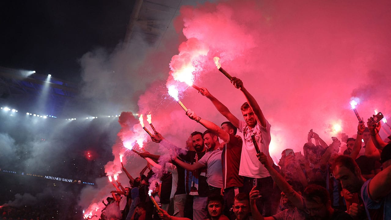 ¡ Fue inolvidable! las postales de la presentación de Mohamed Salah en su nueva casa