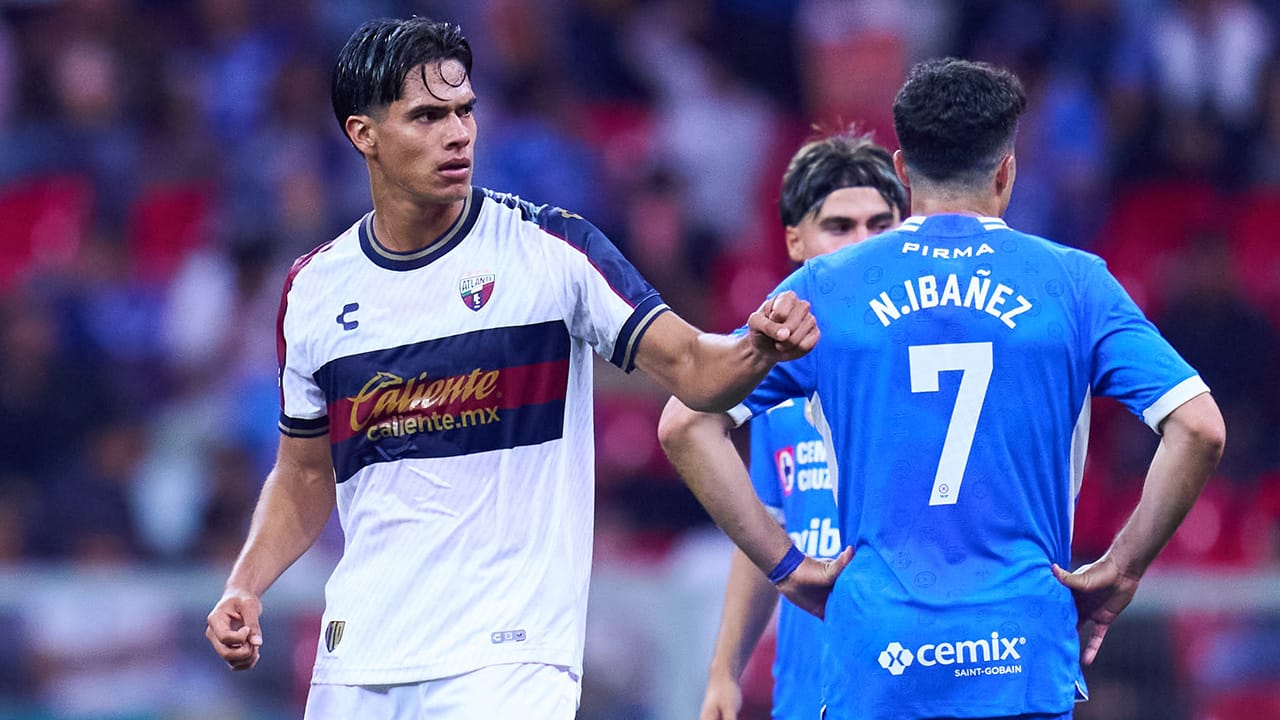 Atlante sorprende al campeón Cruz Azul y pega primero