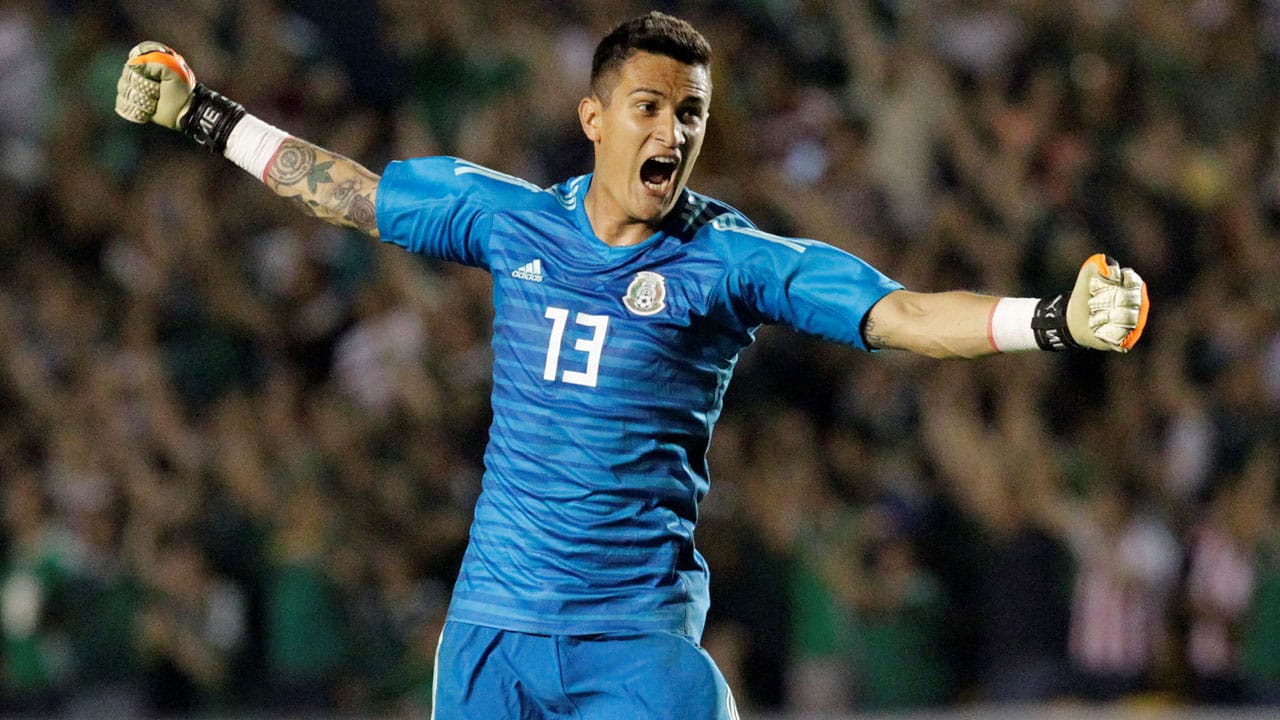 Santiago Giménez agranda la lista de mexicanos que jugaron en Porto
