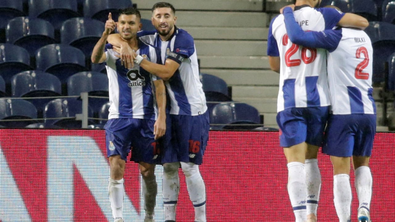 Santiago Giménez agranda la lista de mexicanos que jugaron en Porto
