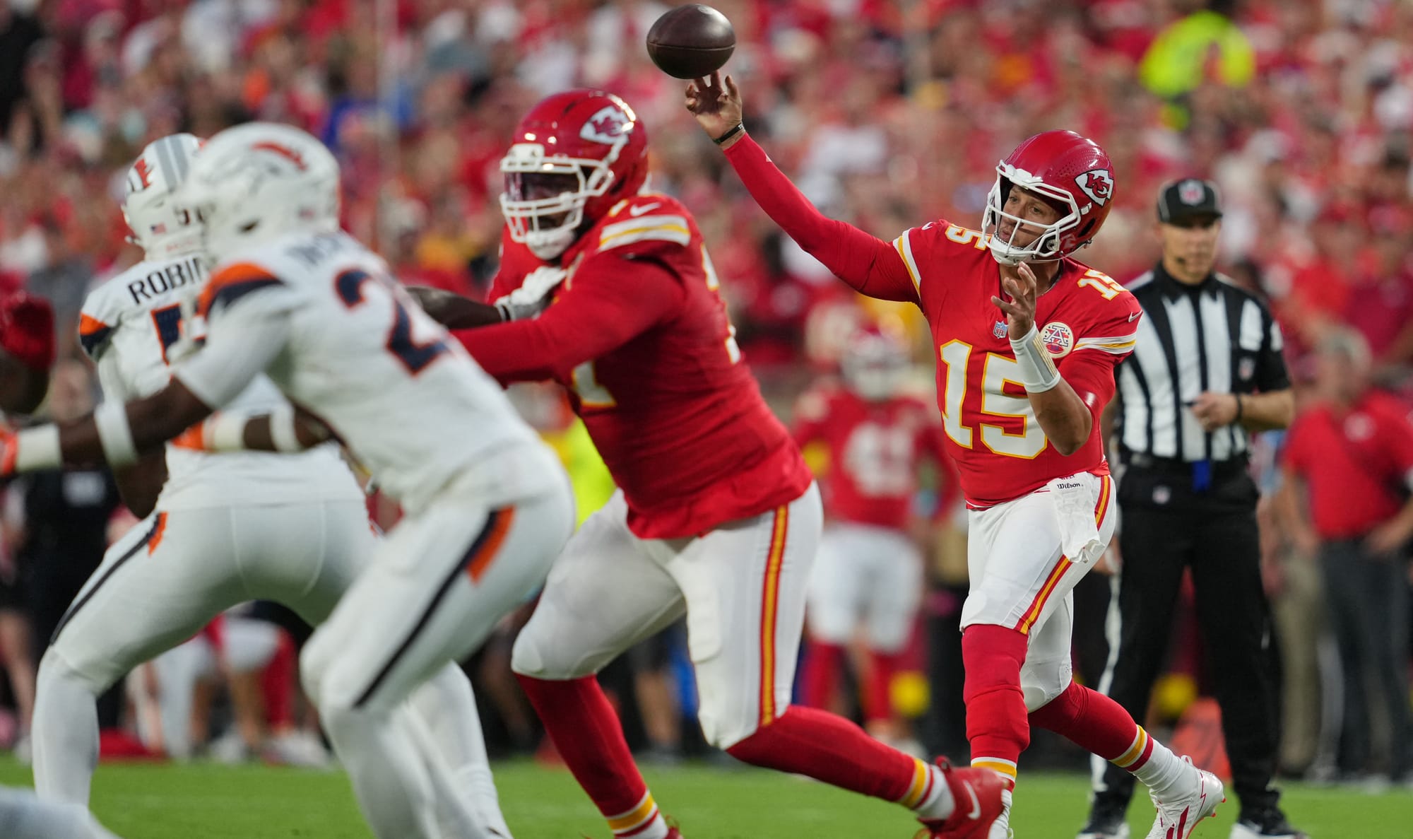 Patrick Mahomes brilla como si no viniera de una dura lesión