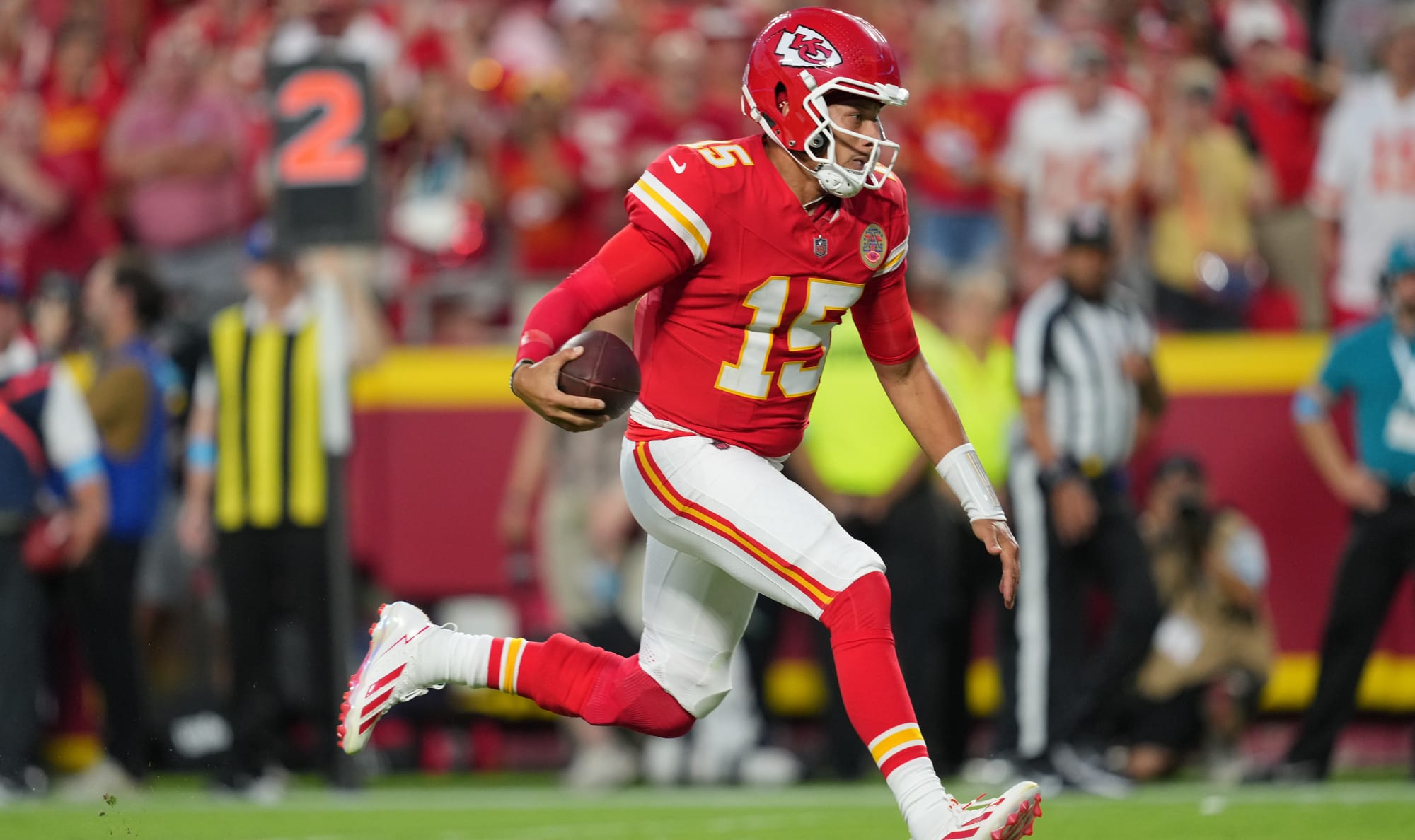 Patrick Mahomes brilla como si no viniera de una dura lesión