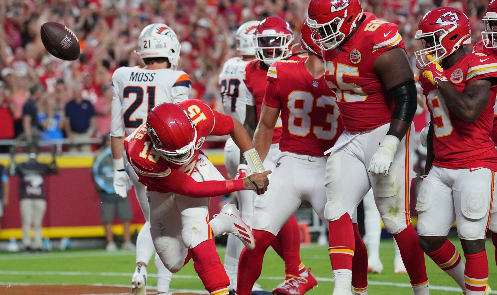 Patrick Mahomes brilla como si no viniera de una dura lesión