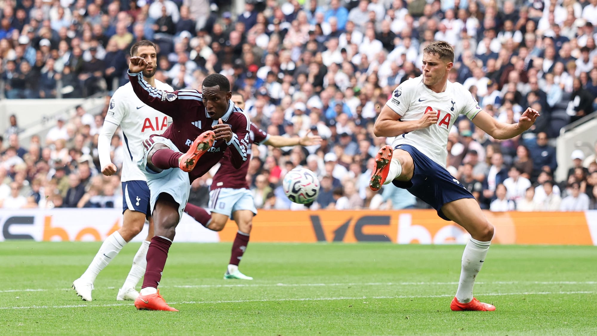 Tottenham por fin marcó, pero perdió ante Aston Villa en la Premier League
