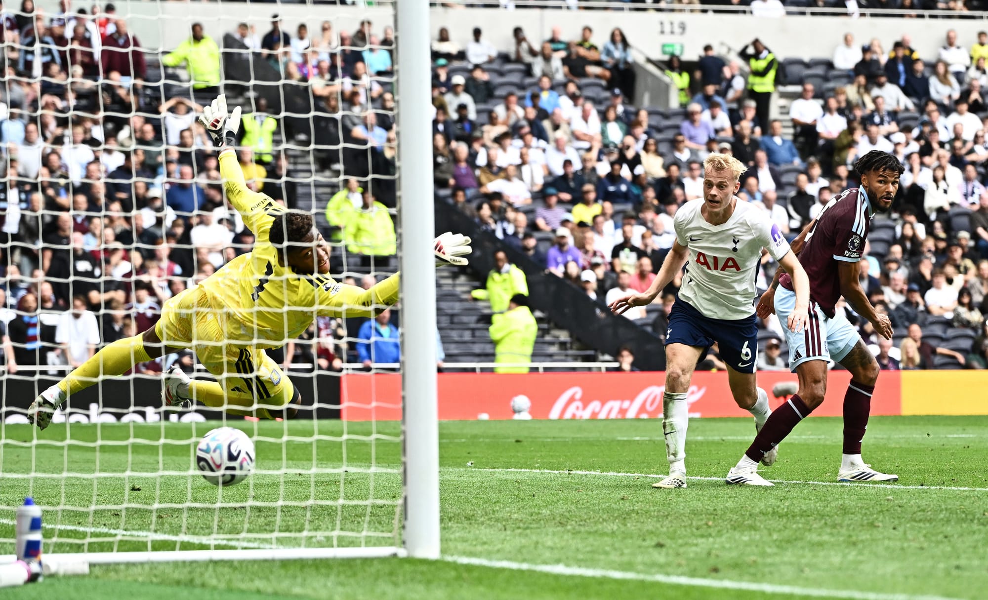 Tottenham por fin marcó, pero perdió ante Aston Villa en la Premier League