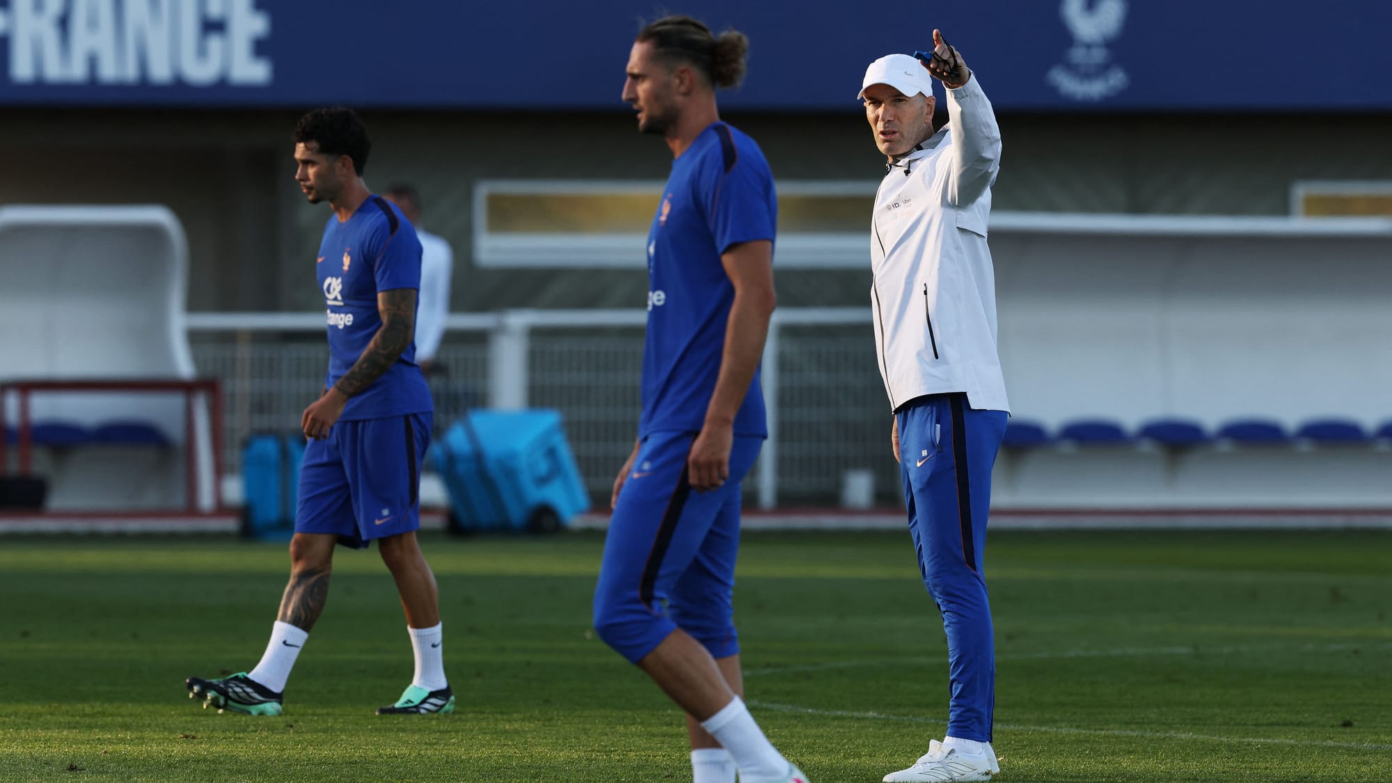 Francia aumenta la intensidad con Zinedine Zidane al mando