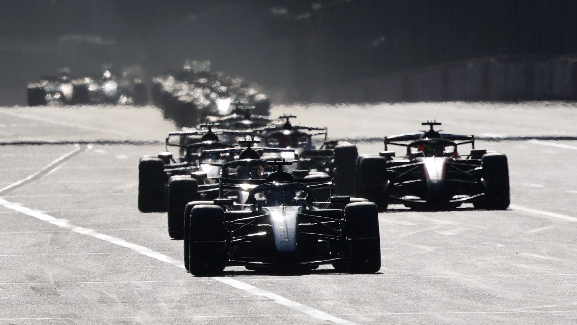 George Russell ganó en Azerbaiyán por una décima y prendió la F1