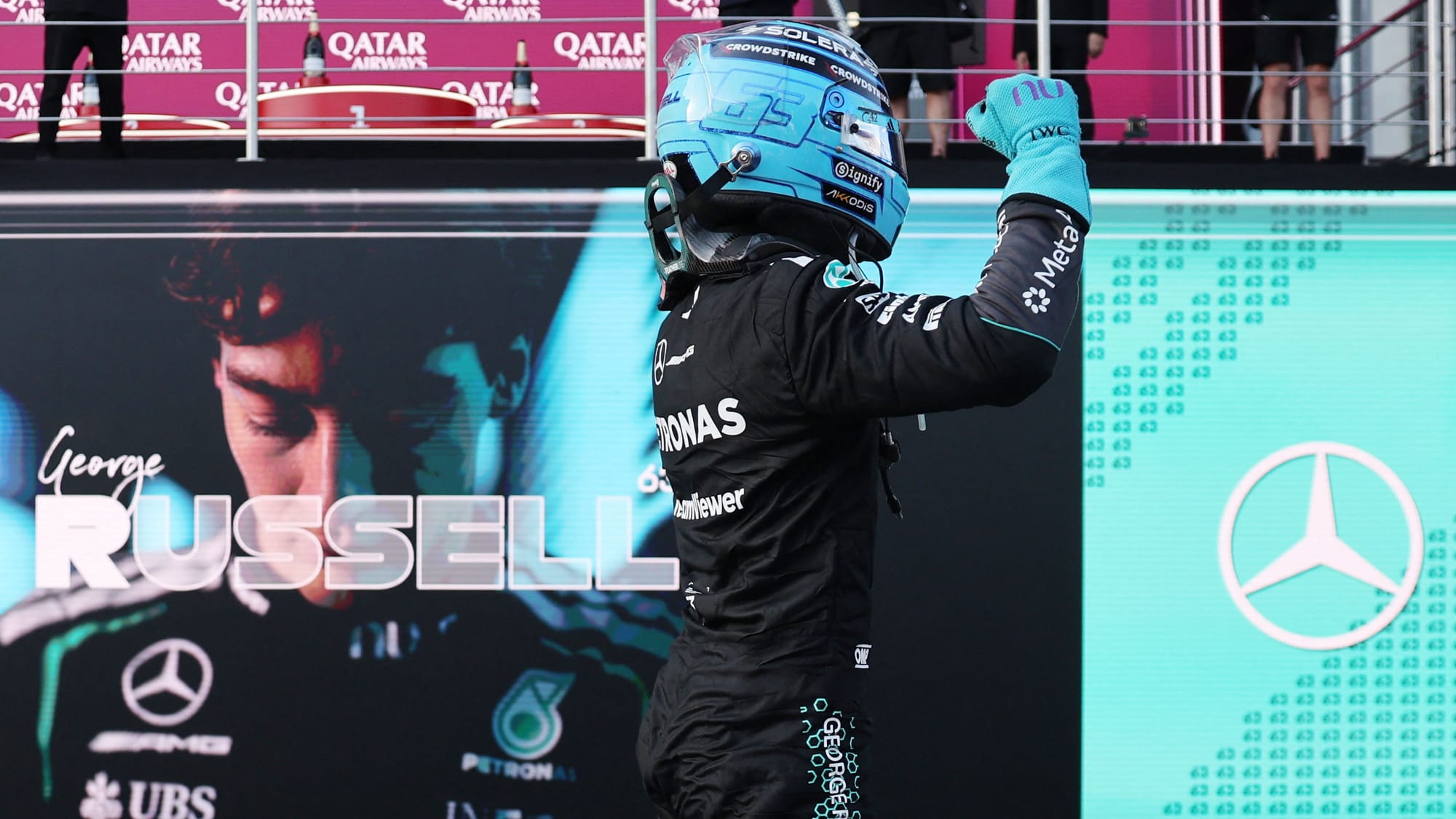 George Russell ganó en Azerbaiyán por una décima y prendió la F1