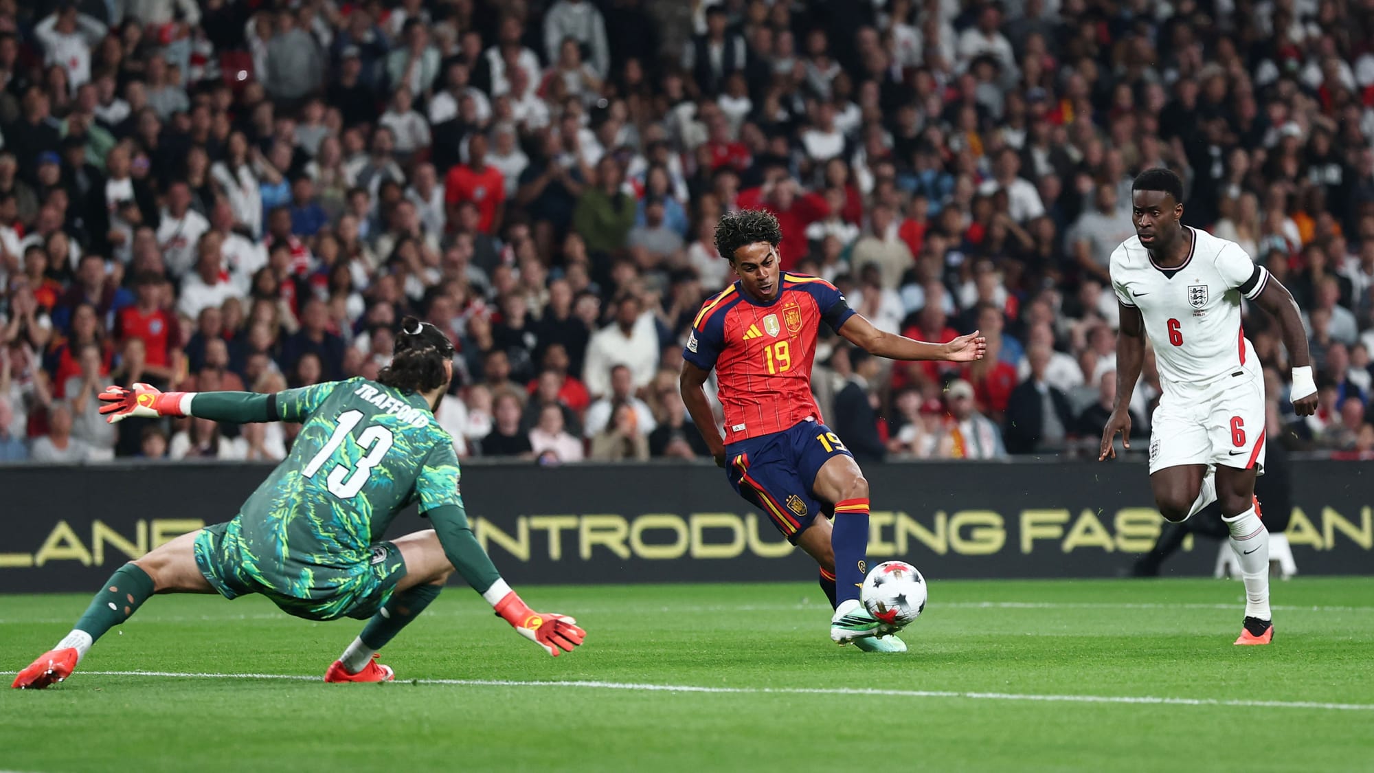 Lamine Yamal estrenó la segunda estrella de España en Wembley