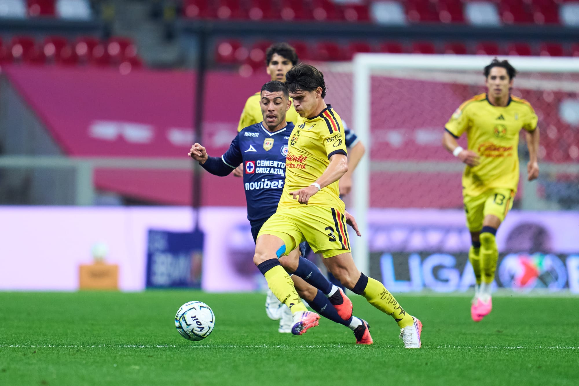 Erik Lira volvió a vestirse de celeste y anotó un gol que alivia