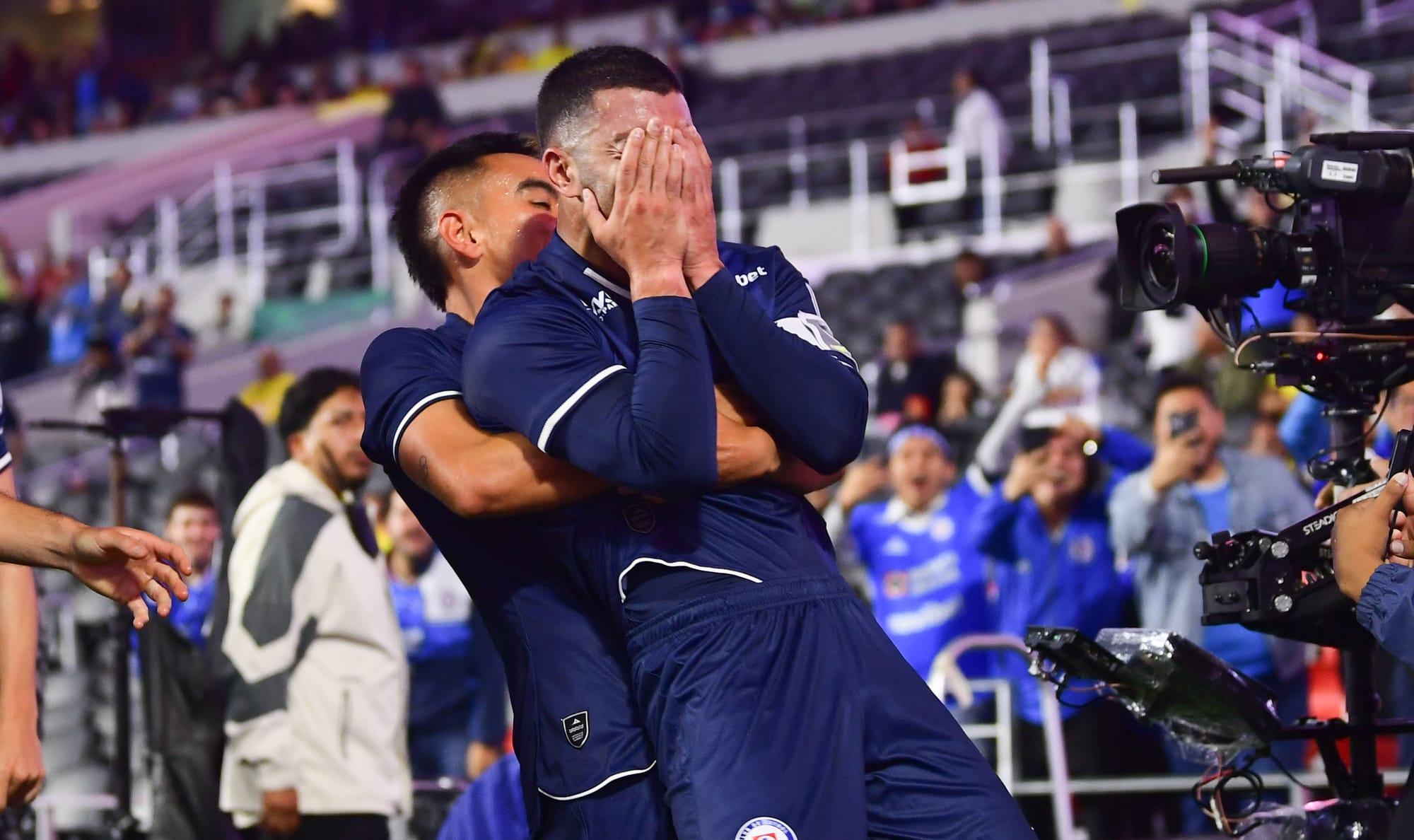 Erik Lira volvió a vestirse de celeste y anotó un gol que alivia