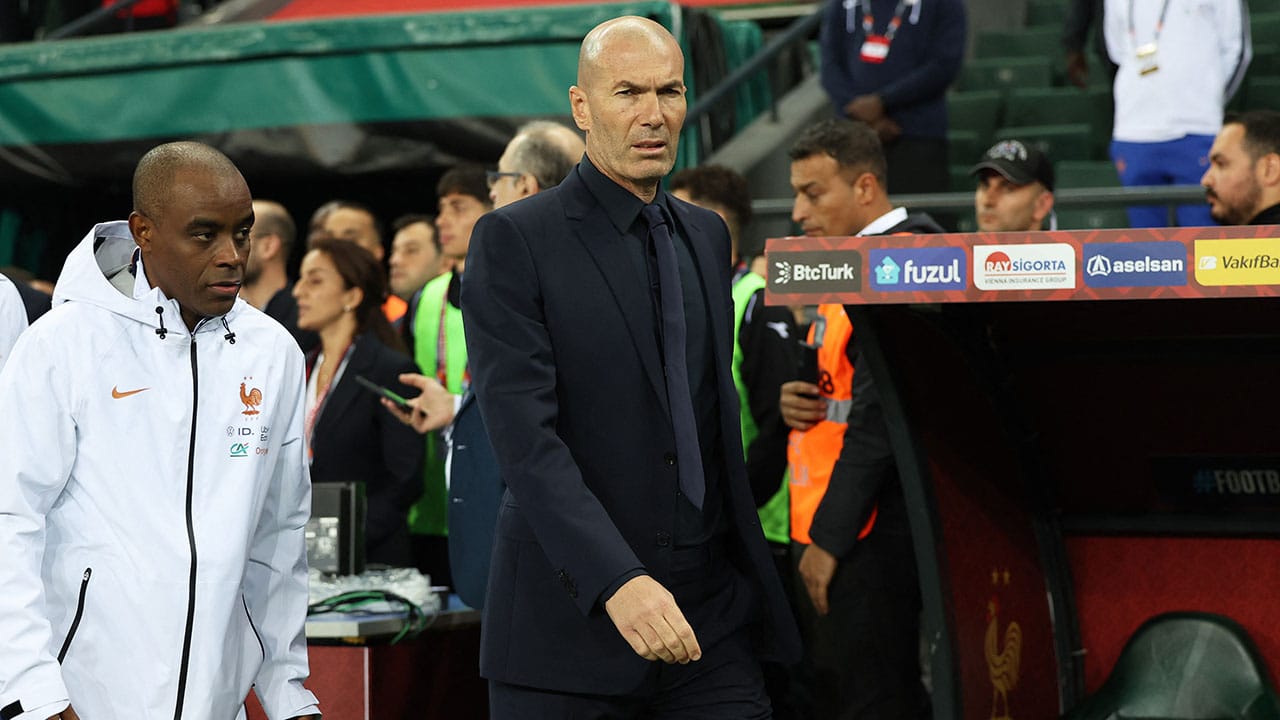 Zinedine Zidane, muy tranquilo en su debut con Francia