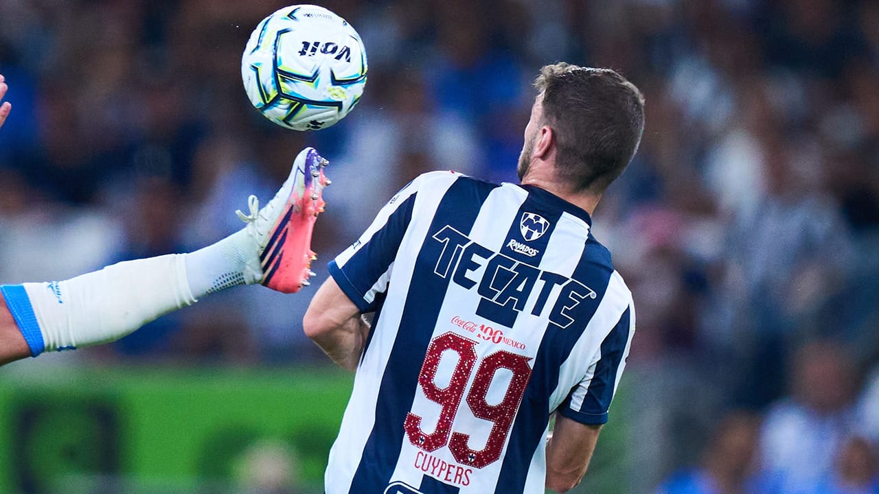 Con una camiseta retro y un horror de Kevin Mier, Monterrey se puso adelante