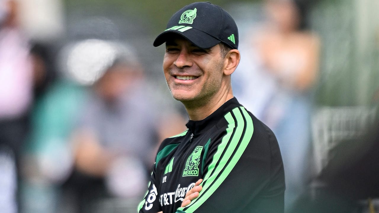 Así se ve Rafael Márquez entrenando a la Selección Mexicana