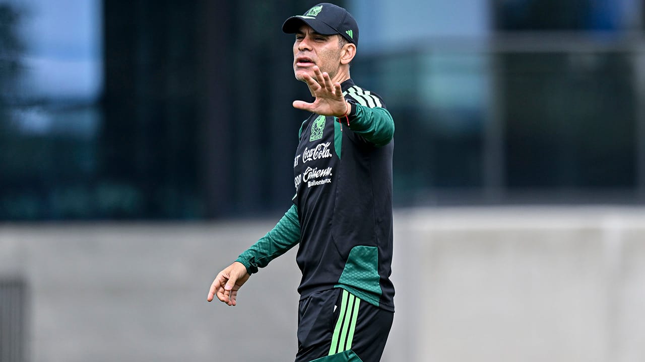 Así se ve Rafael Márquez entrenando a la Selección Mexicana