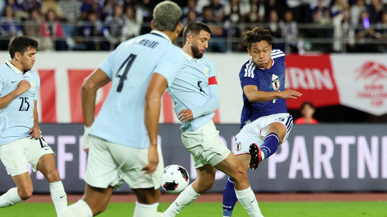 Japón amarga el debut de Diego Forlán como técnico