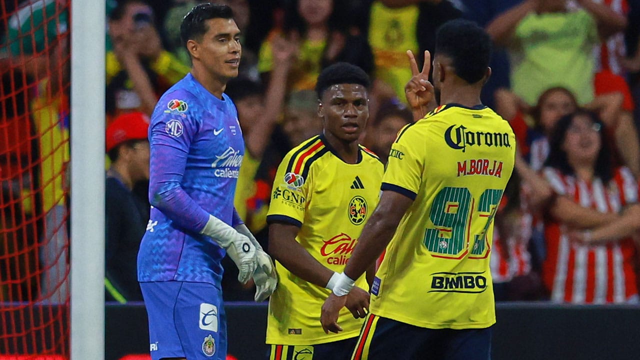 ¡Golazo eterno! Miguel Borja, chilena y doblete contra Chivas