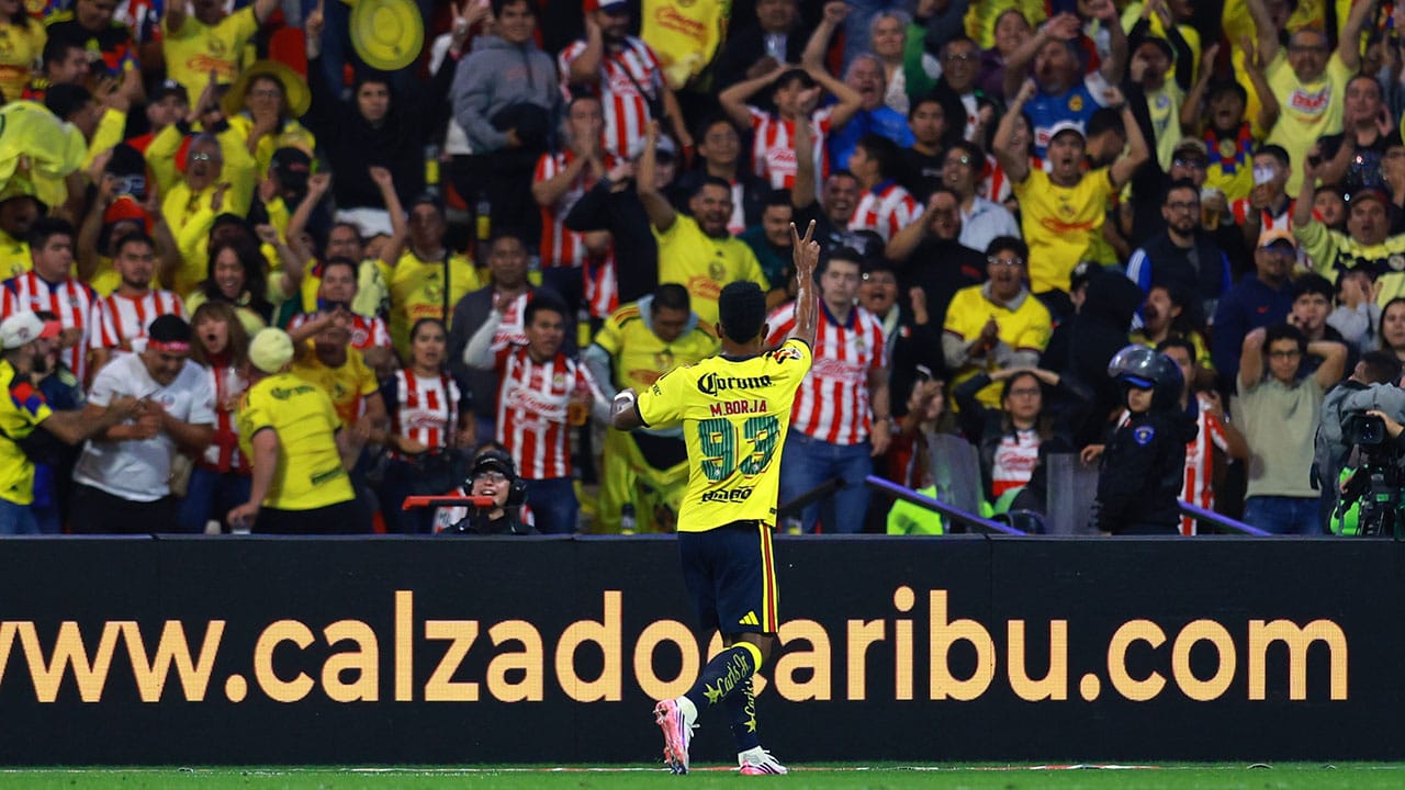 ¡Golazo eterno! Miguel Borja, chilena y doblete contra Chivas