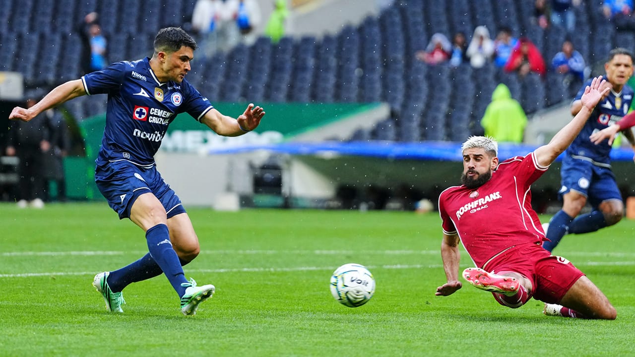 Cruz Azul, con su amada camiseta alterna, está dando un golpe de autoridad