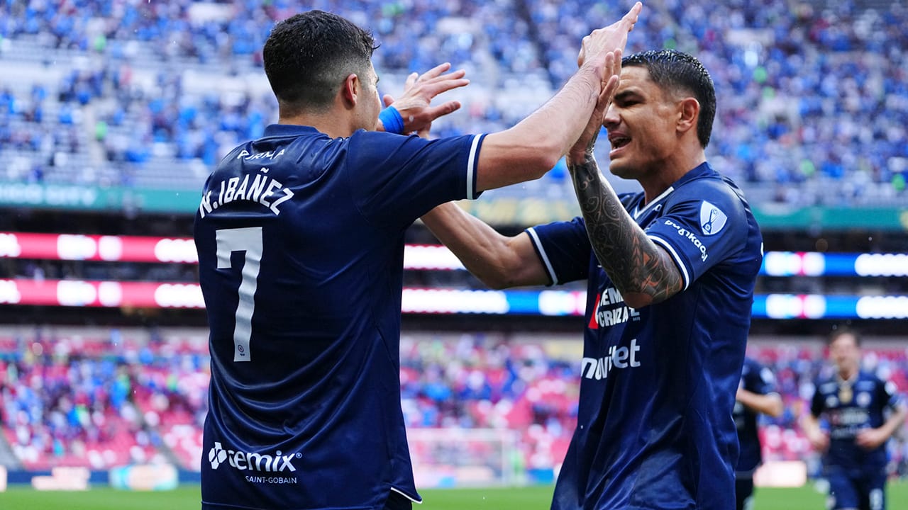Cruz Azul, con su amada camiseta alterna, está dando un golpe de autoridad