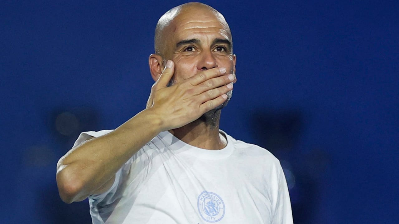 Pep Guardiola 'abraza' al Manchester City en medio del escándalo