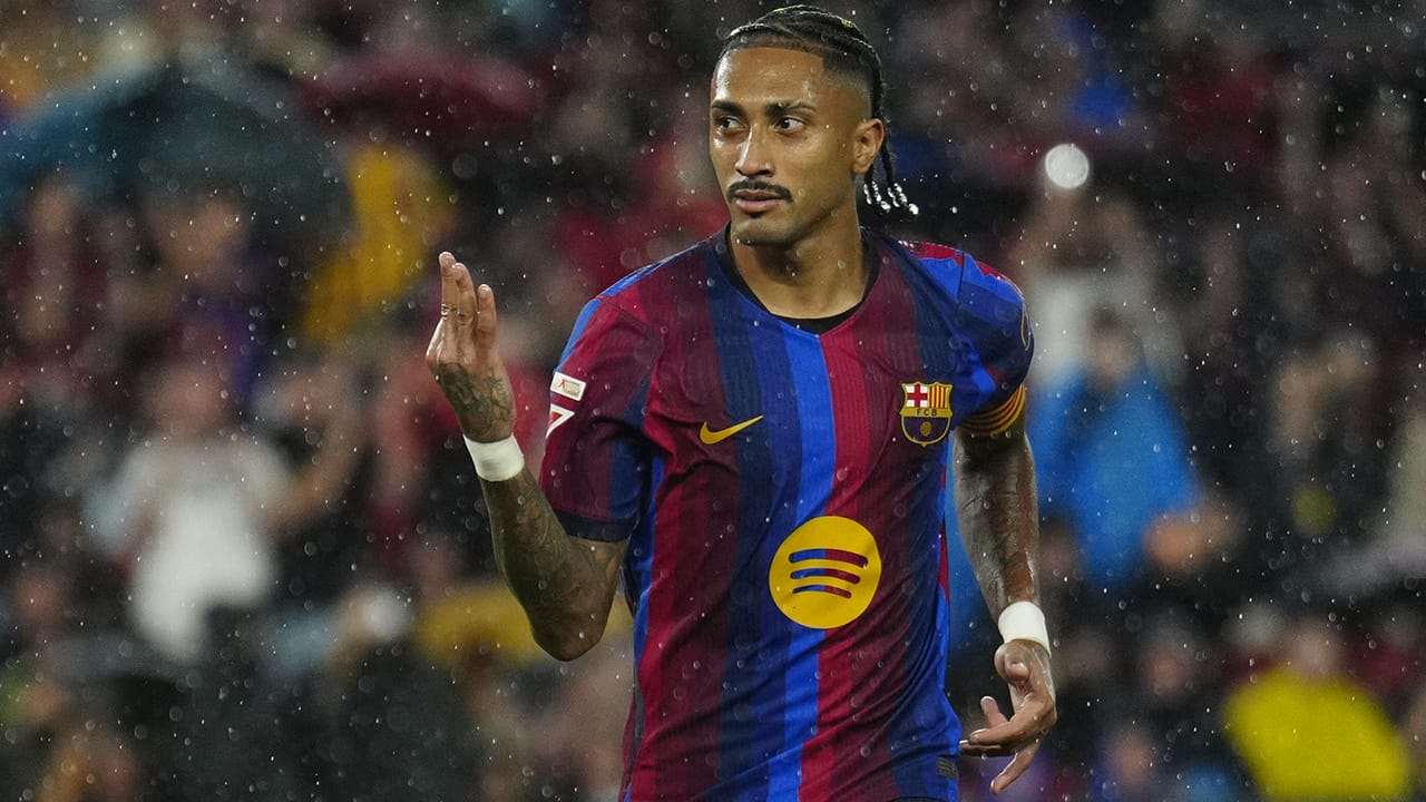 Raphinha, el gran goleador culé, se anota un triplete más