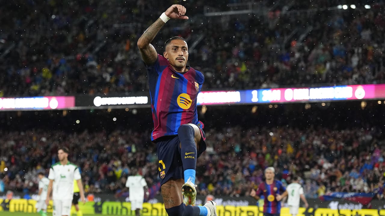 Raphinha, el gran goleador culé, se anota un triplete más