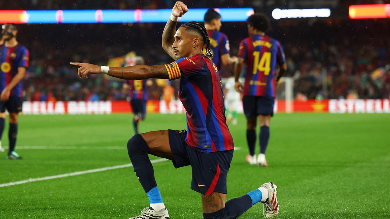 Raphinha, el gran goleador culé, se anota un triplete