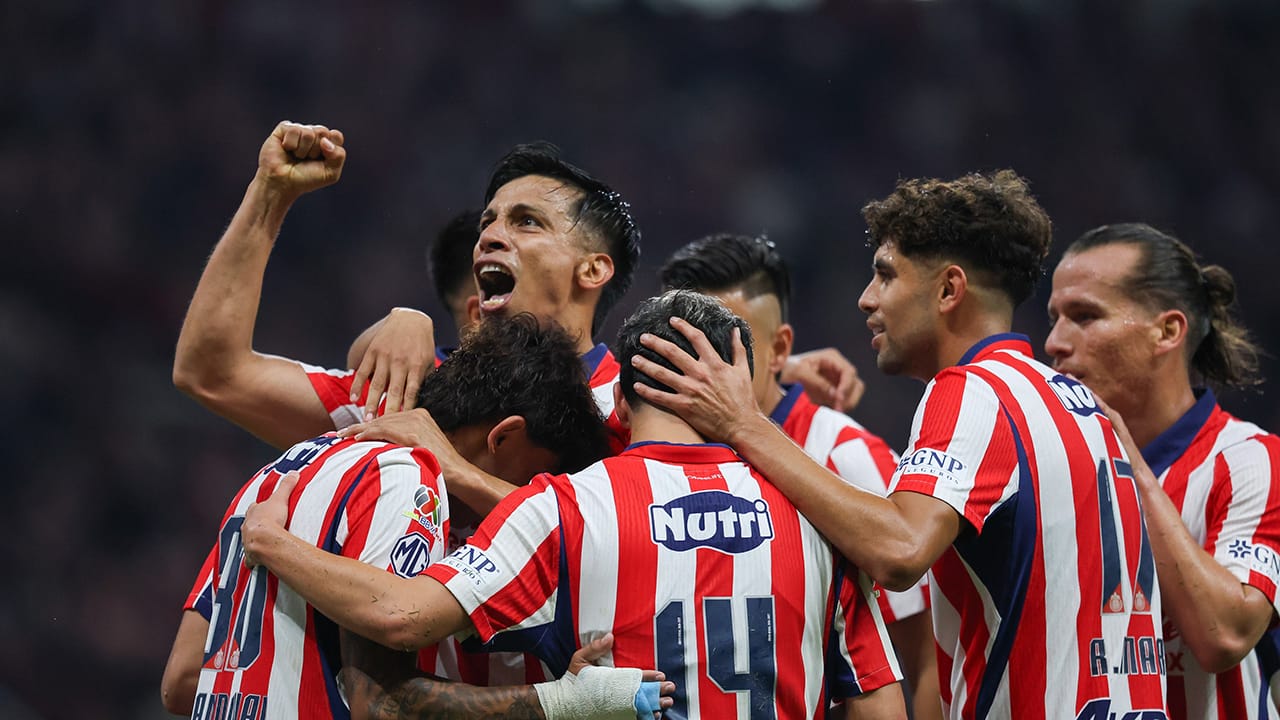 Chivas ya encontró a su nuevo goleador: Santiago Sandoval