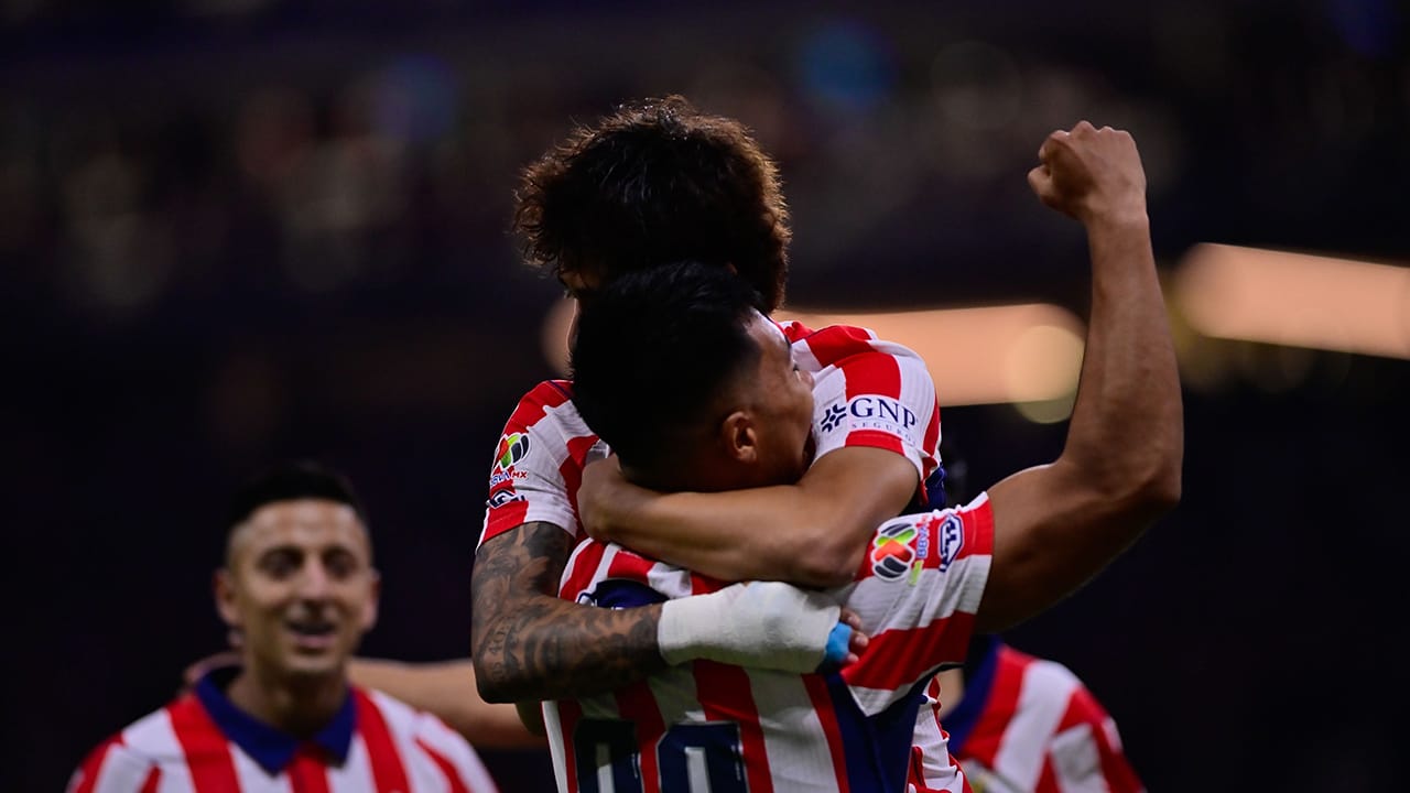 Chivas ya encontró a su nuevo goleador: Santiago Sandoval