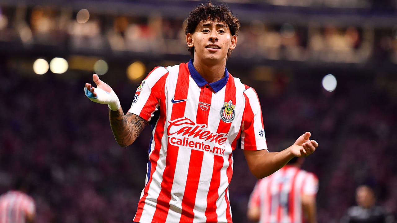 Chivas ya encontró a su nuevo goleador: Santiago Sandoval