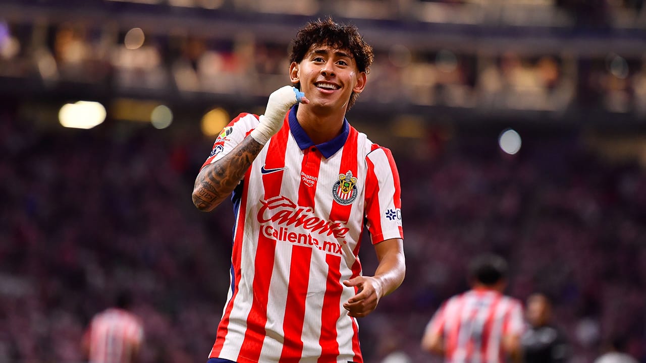 Chivas ya encontró a su nuevo goleador: Santiago Sandoval