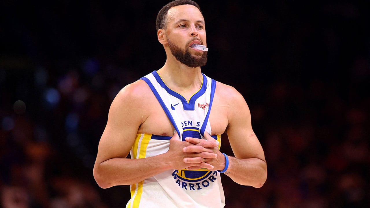 Stephen Curry renunció a un jugoso salario para ayudar a los Warriors