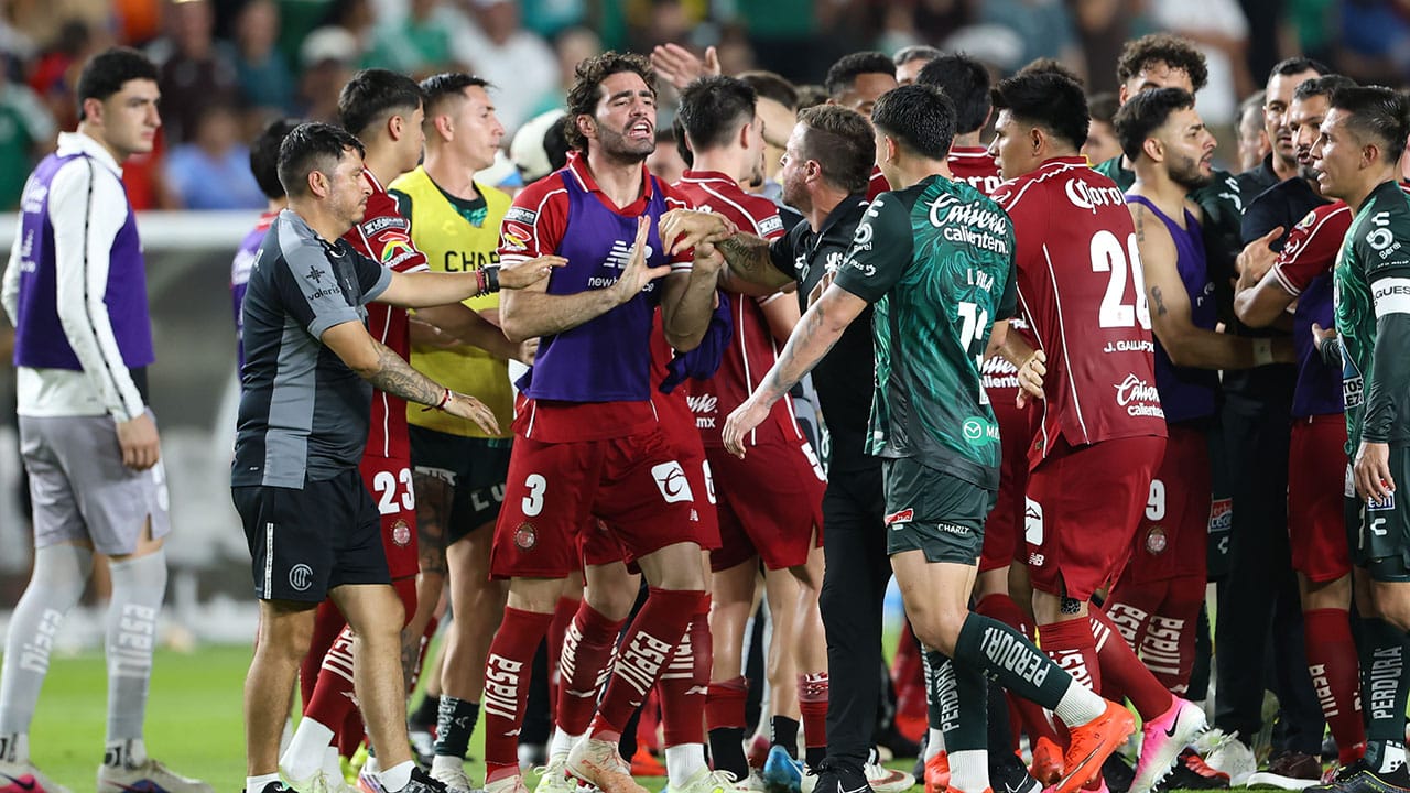 La semifinal entre León y Toluca terminó 'calientita'