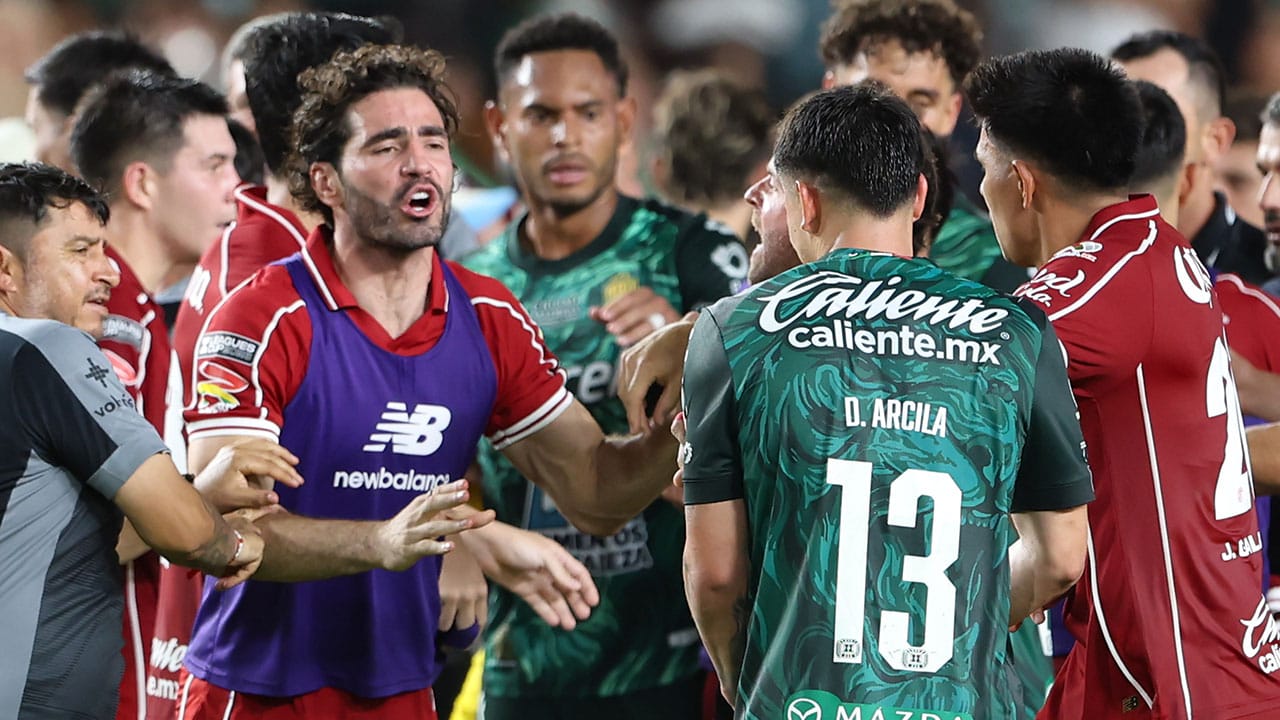 La semifinal entre León y Toluca terminó 'calientita'