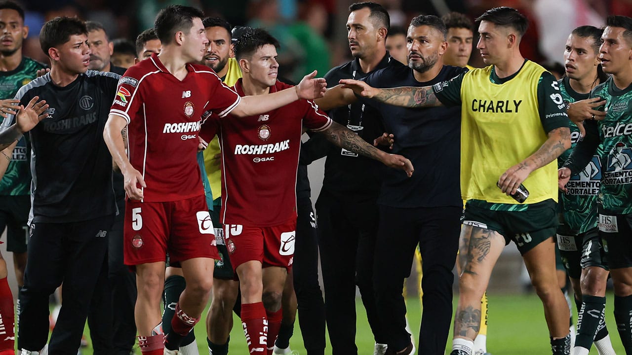 La semifinal entre León y Toluca terminó 'calientita'