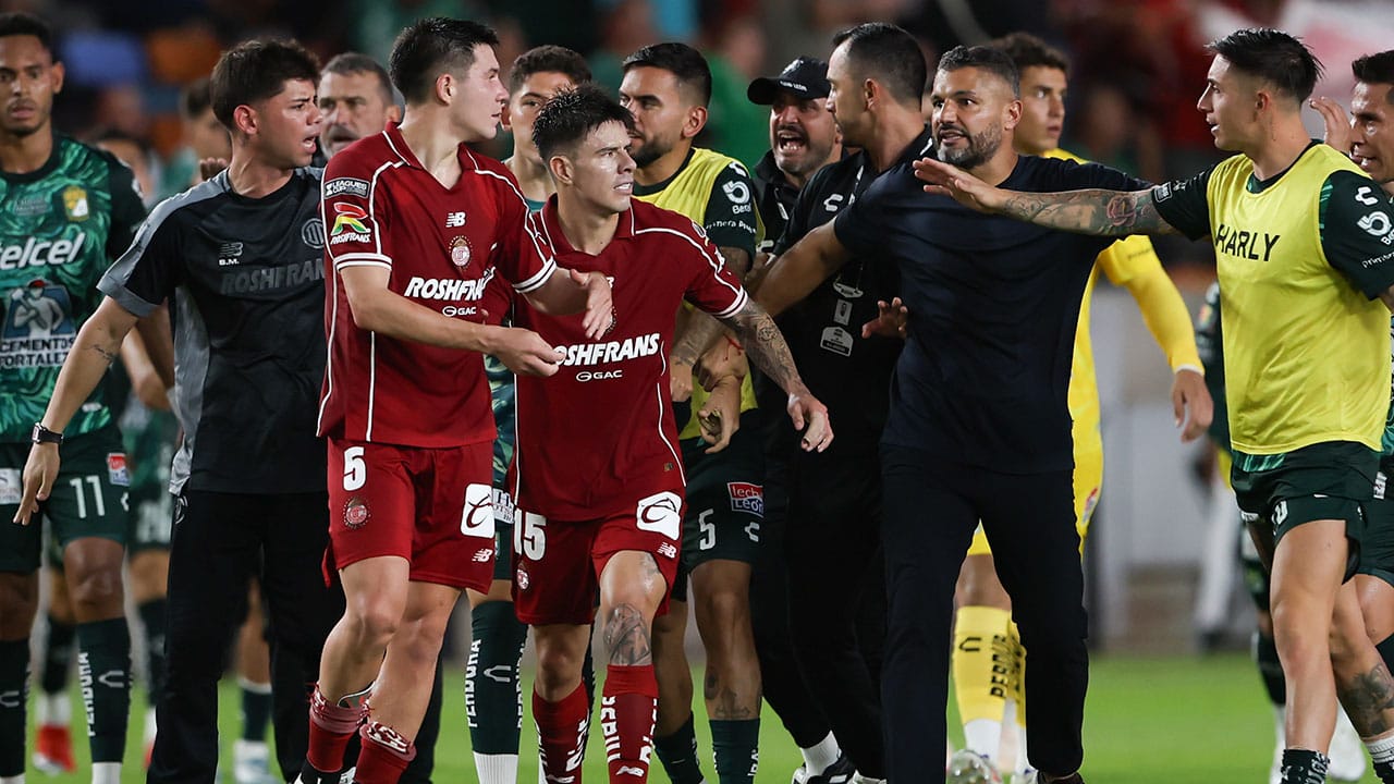 La semifinal entre León y Toluca terminó 'calientita'