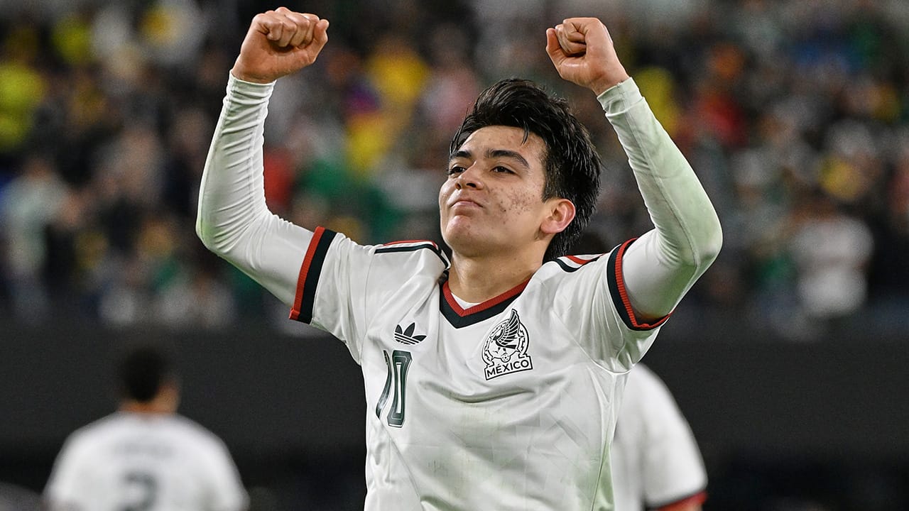 México celebra el debut de Rafa Márquez y el estreno goleador de Gilberto Mora