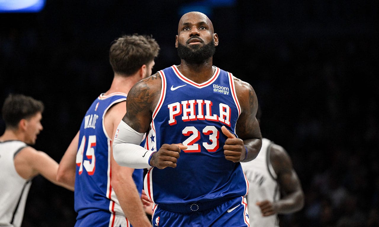 LeBron James ya debutó con el uniforme de los 76ers