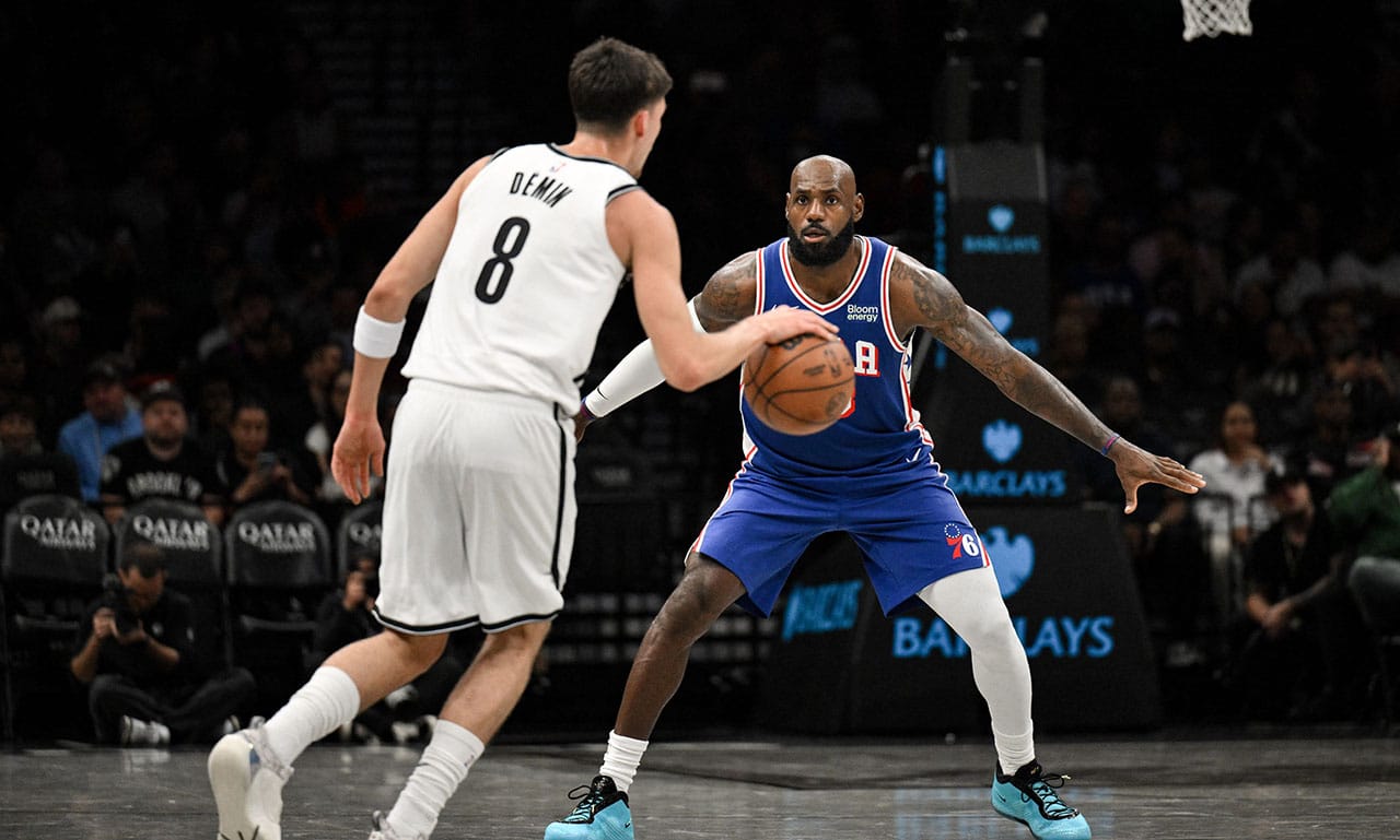 LeBron James ya debutó con el uniforme de los 76ers