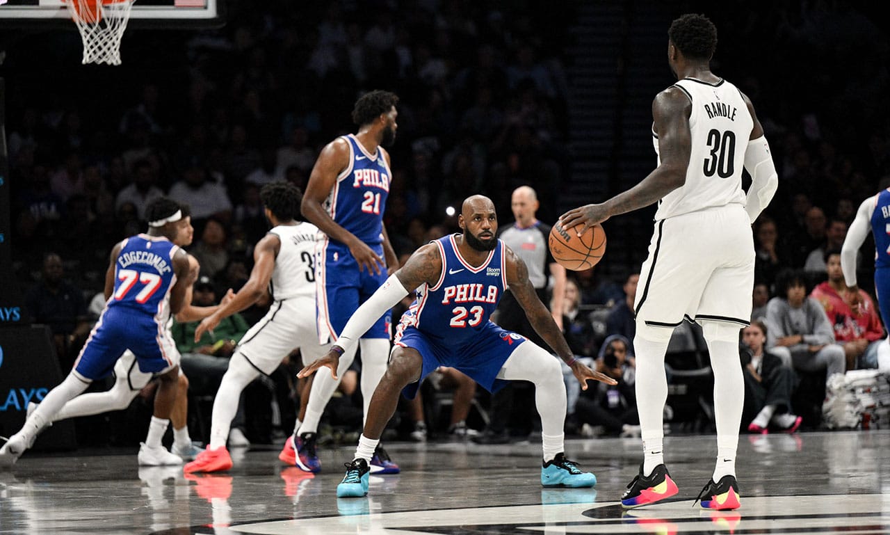 LeBron James ya debutó con el uniforme de los 76ers