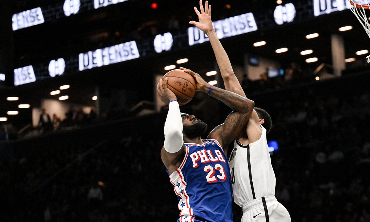 LeBron James ya debutó con el uniforme de los 76ers