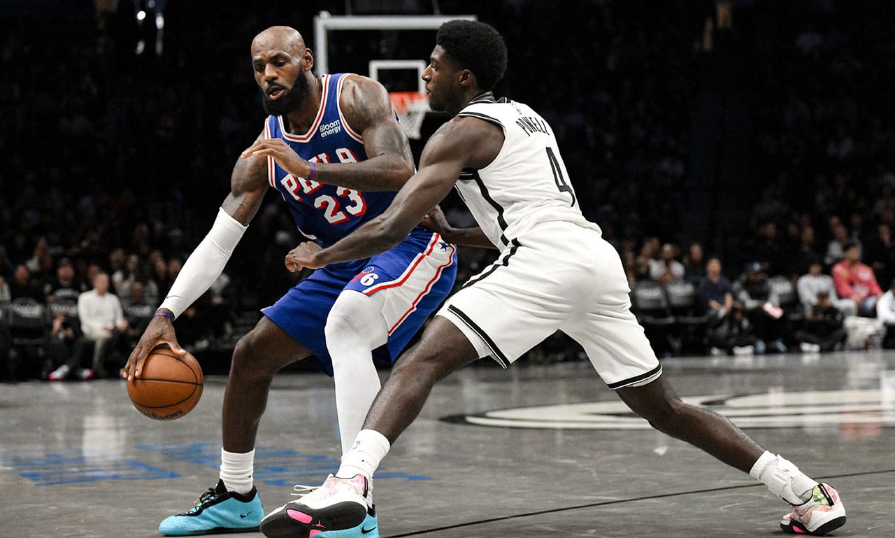 LeBron James ya debutó con el uniforme de los 76ers
