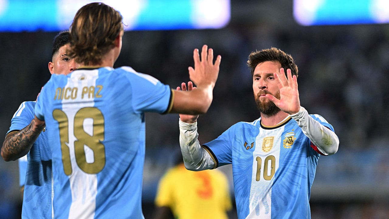 Cómo lo van a extrañar... Doble asistencia de Lionel Messi en su despedida