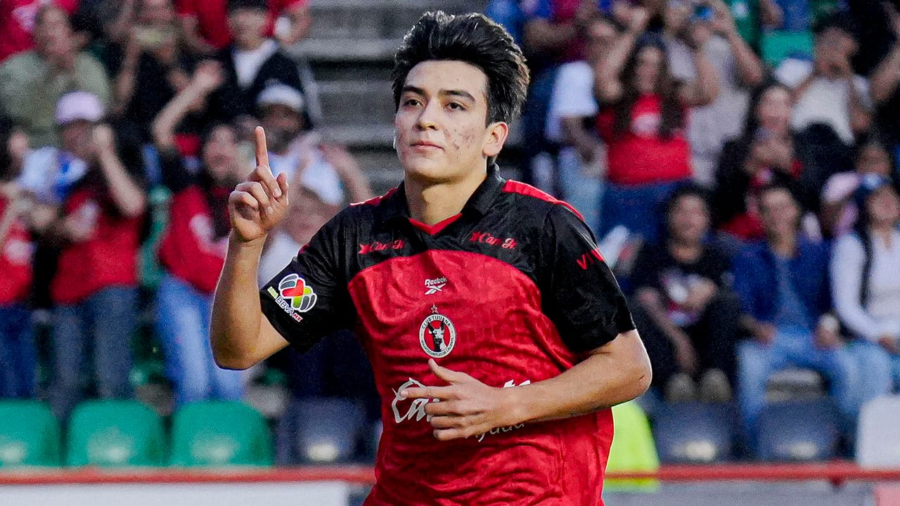 Gilberto Mora, listo para su primer partido como mayor de edad