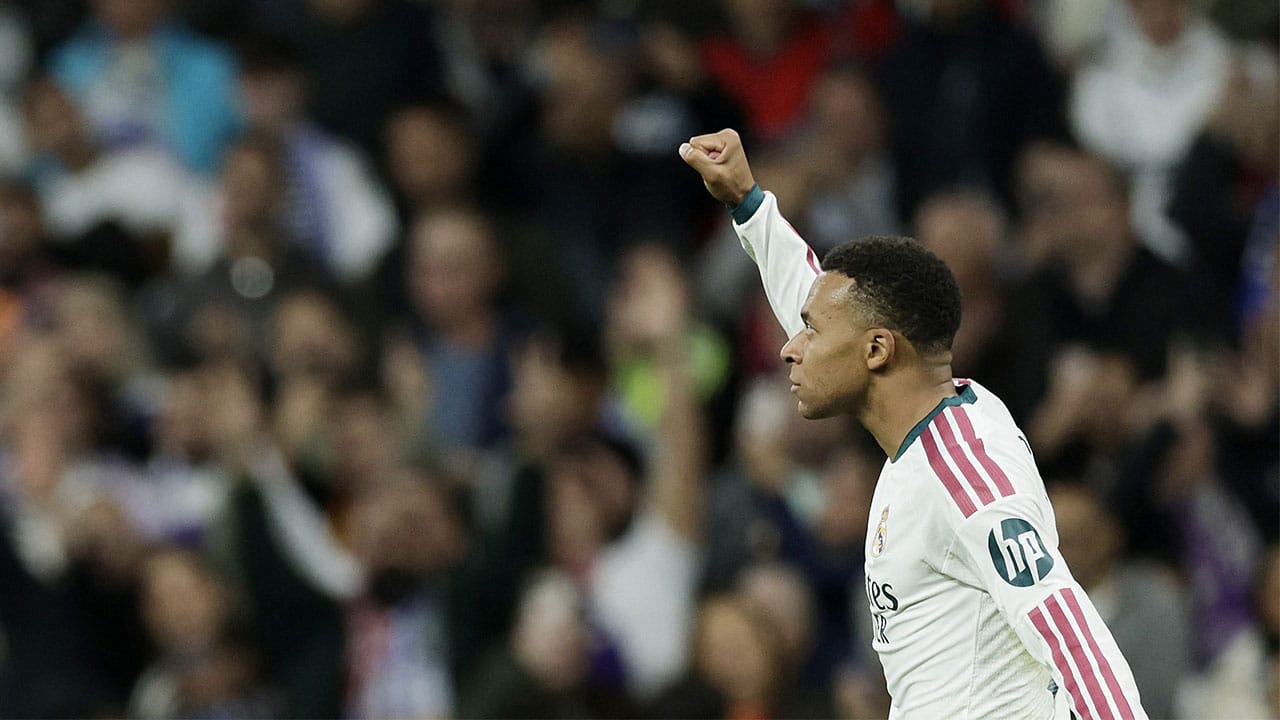 Kylian Mbappé está de vuelta; doblete ante el Sevilla en la semana crucial