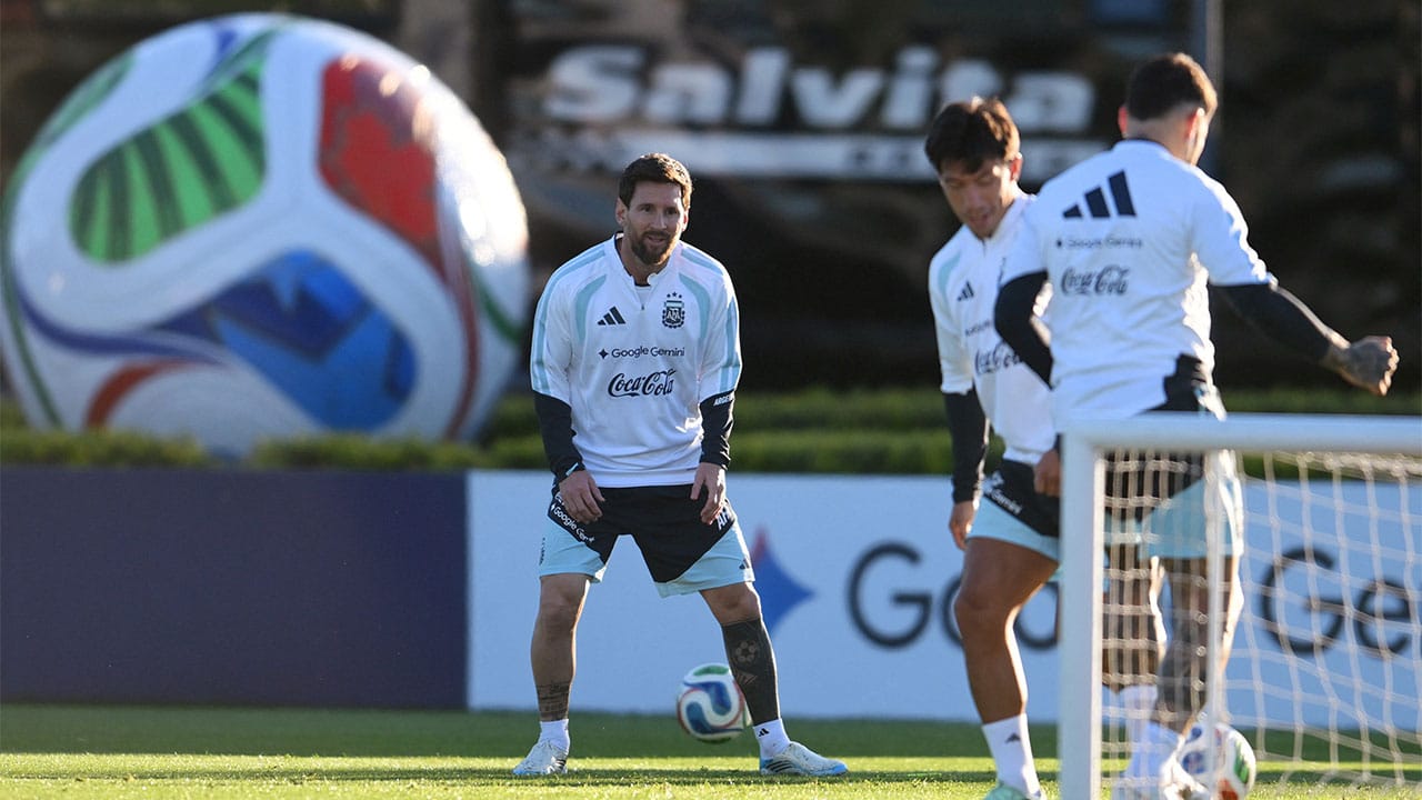 Así disfruta Lionel Messi su último entrenamiento con la Selección Argentina